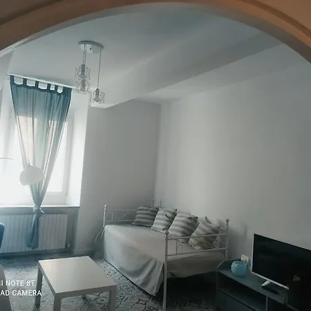 Apartment Le Finestre Sul Borgo 1 *